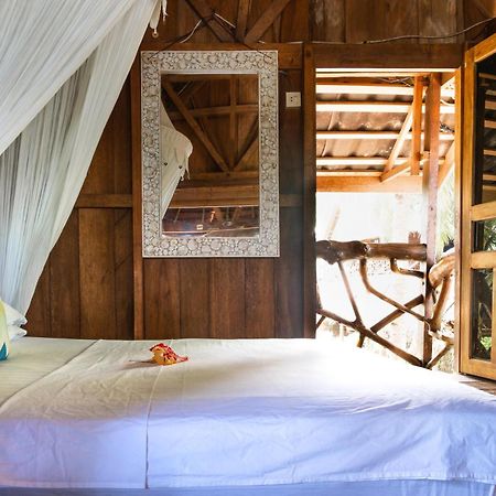 Mentawai Surf Camp Hotell Muarasiberut Eksteriør bilde