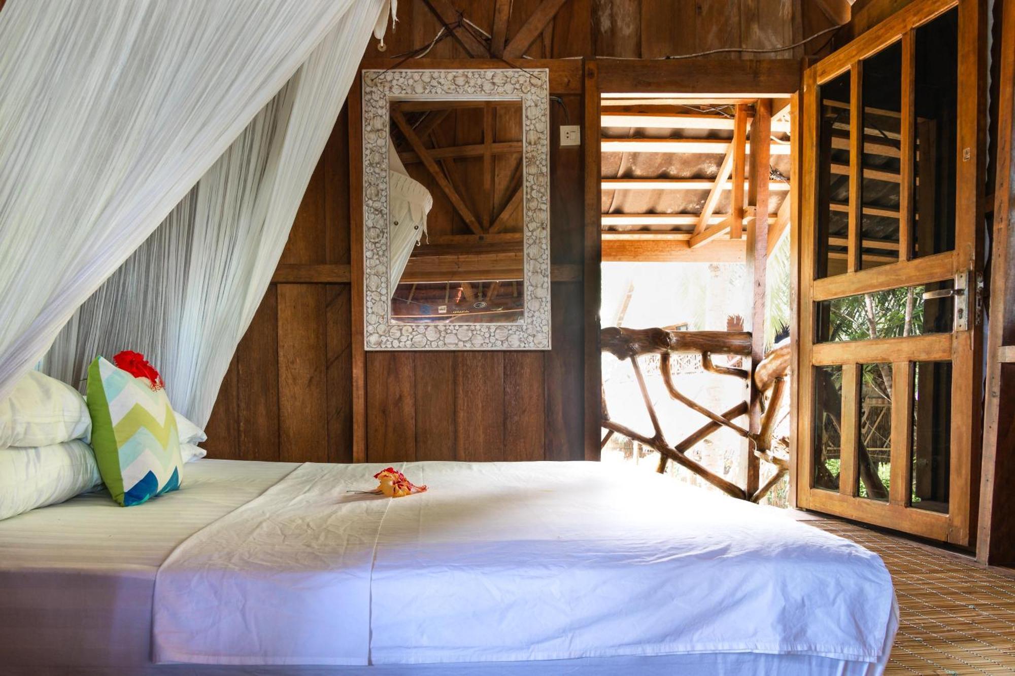 Mentawai Surf Camp Hotell Muarasiberut Eksteriør bilde